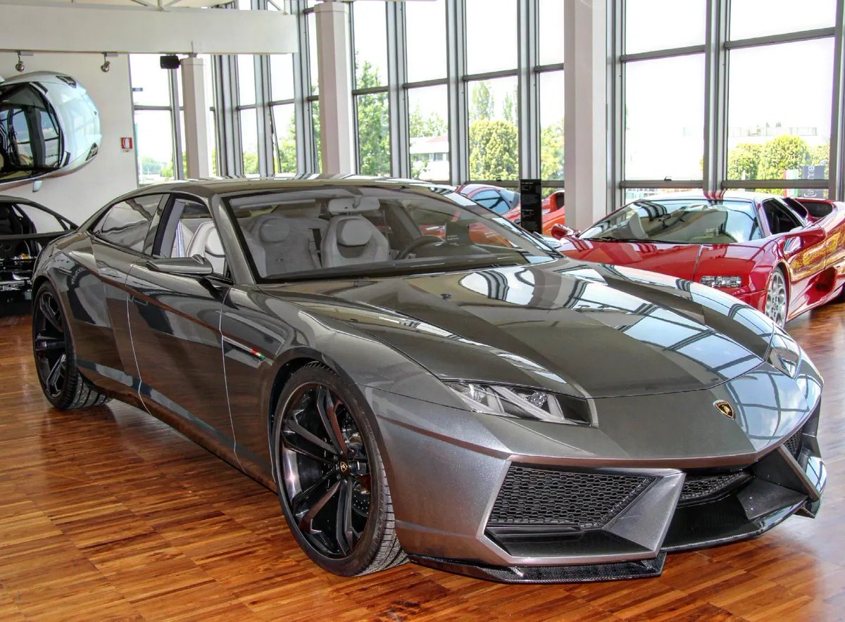 wayne_m159's tweet photo. The Lamborghini Estoque sedan concept from the late 2000s. 
    It still looks good 18yrs after..I wish it was given a chance. https://t.co/cKIp7s8AZC
