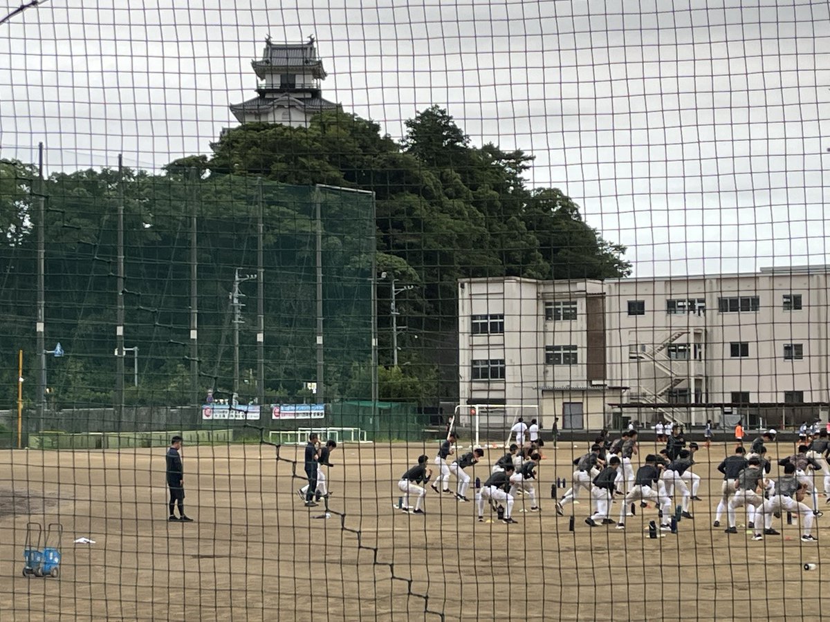 teabozu's tweet photo. 夕暮れの掛川城 https://t.co/ciExFcCetT