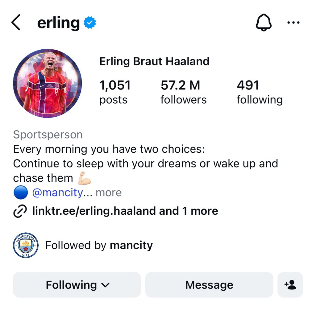 SxrgioSZN's tweet photo. Haaland is bigger than us ffs 😭😭😭 https://t.co/Ozj4XqLJ6R