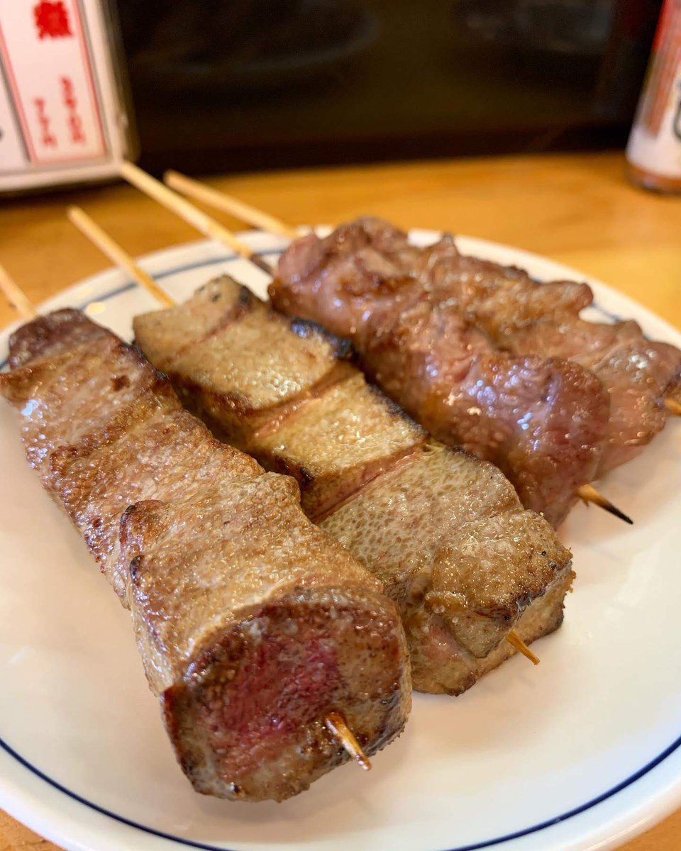 Da70i1's tweet photo. 今日もお疲れ様
ピーホツ赤
煮込み+クロワッサン
レバ、カシラ
飛露喜
あゝ幸せ

#みてみてゆきちゃん
#もぐもぐふあーん
#ひょっと見て
#うどんに御供え
#おこめしレンタル
#喰らえ筋肉のために
#呑冥の供物
#Twitter晩酌部 https://t.co/GIl5bzeK2a