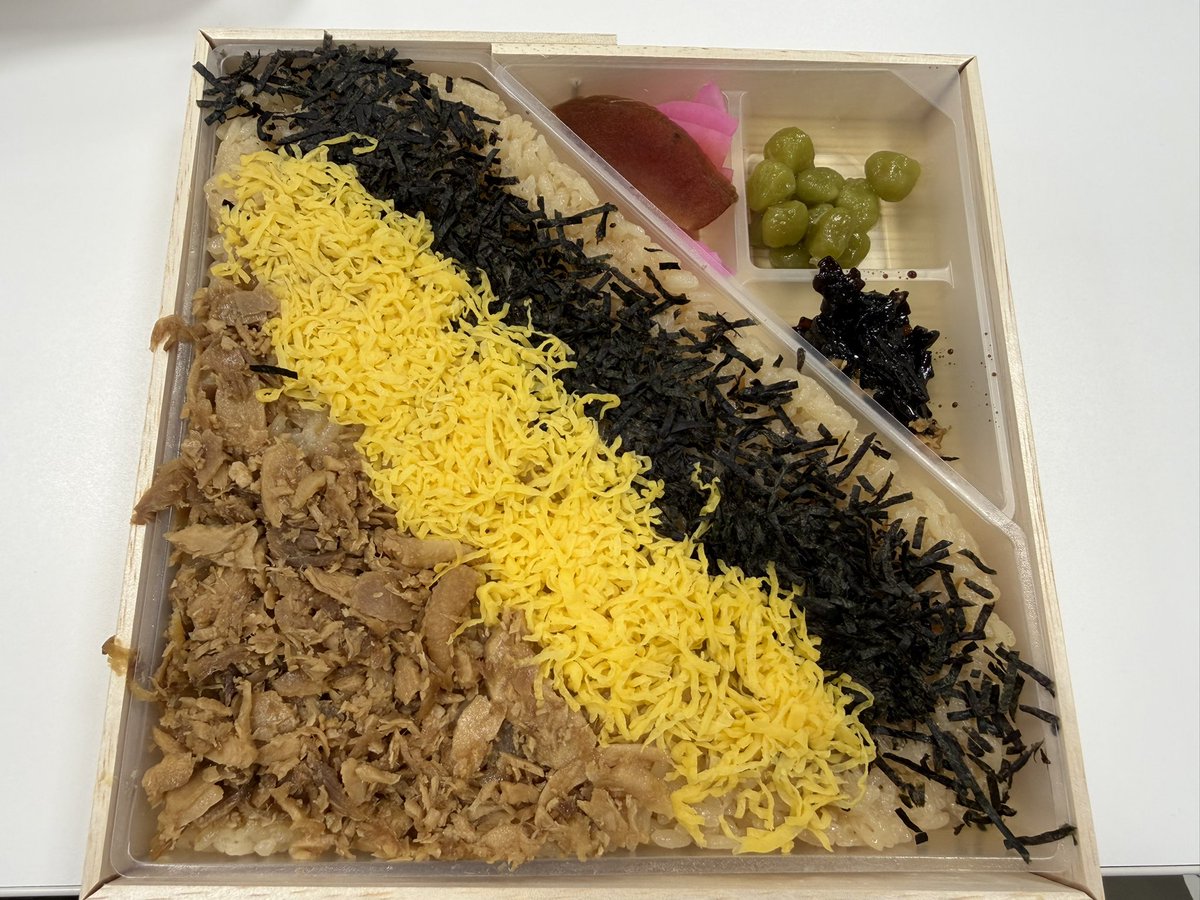 LineMaki's tweet photo. 初かしわめし（╹◡╹）
美味しかった！
味わい深くて好きだわ〜。 https://t.co/eO77K4LAla