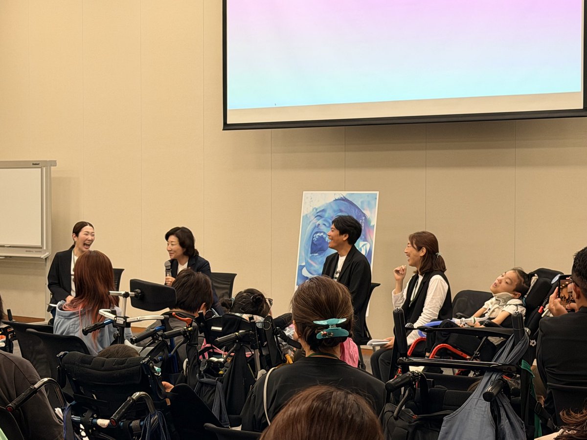 noda_seiko93's tweet photo. 第18回医療的ケア児者支援議員連盟総会にて、約25組の医療的ケア当事者家族とともにインクルーシブ上映会を⾏い、私も息子と一緒に映画を拝見させていただきました。
それぞれが望む選択を止めないために何か必要なのか、ご参加の皆様と考える大切な機会となりました。
国内外の映画祭で20もの受賞を果たした本ドキュメンタリーは、⼀般公開も決定しました。皆様も是⾮ご覧ください！

#医療的ケア児者
#インクルーシブ
#可能性
#無限大
#野田聖子