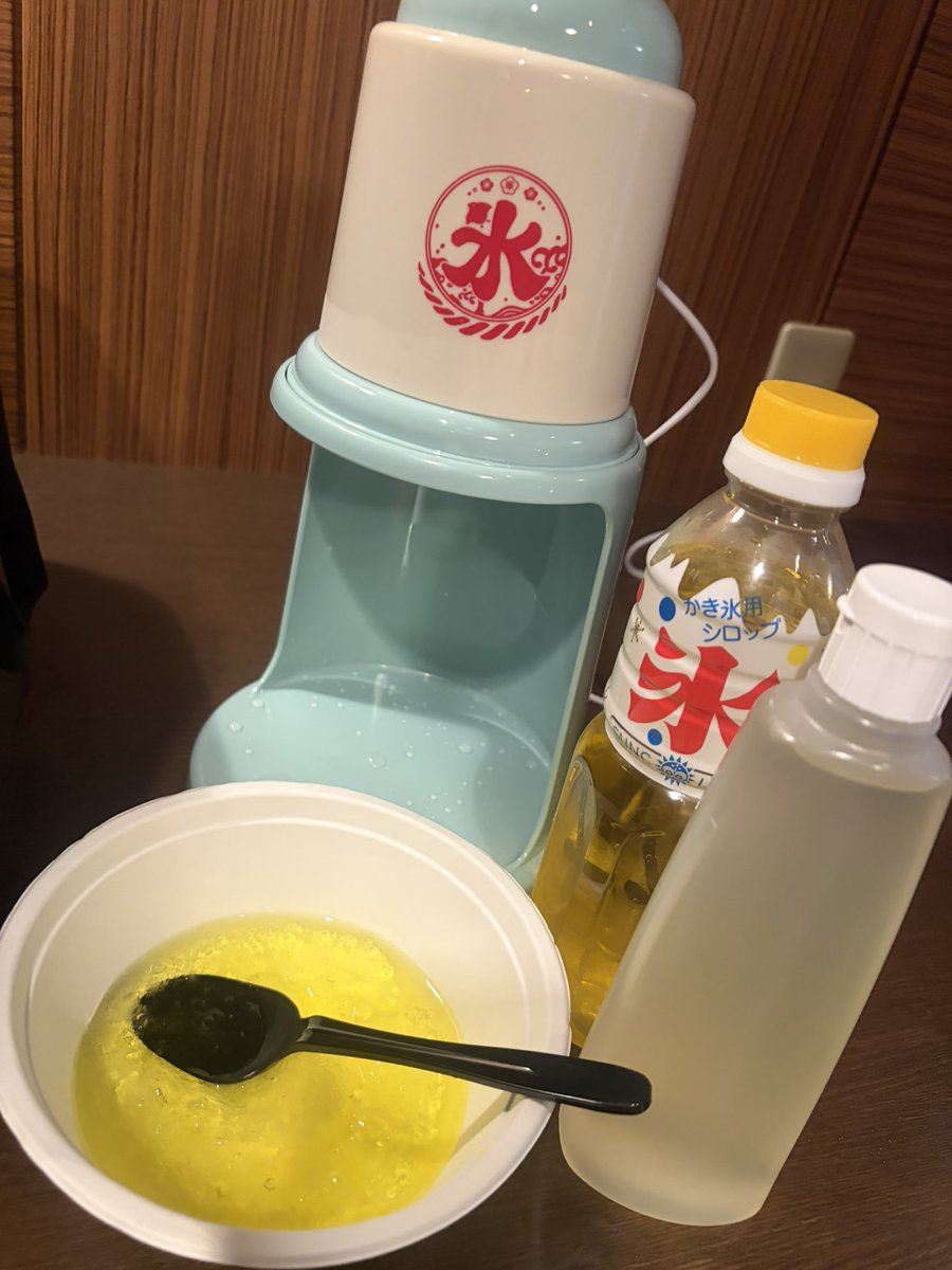 bd_kanna's tweet photo. 夏の風物詩。

レモンシロップの手前のシロップは何味だろうね笑笑 https://t.co/WLEhmjJOcR