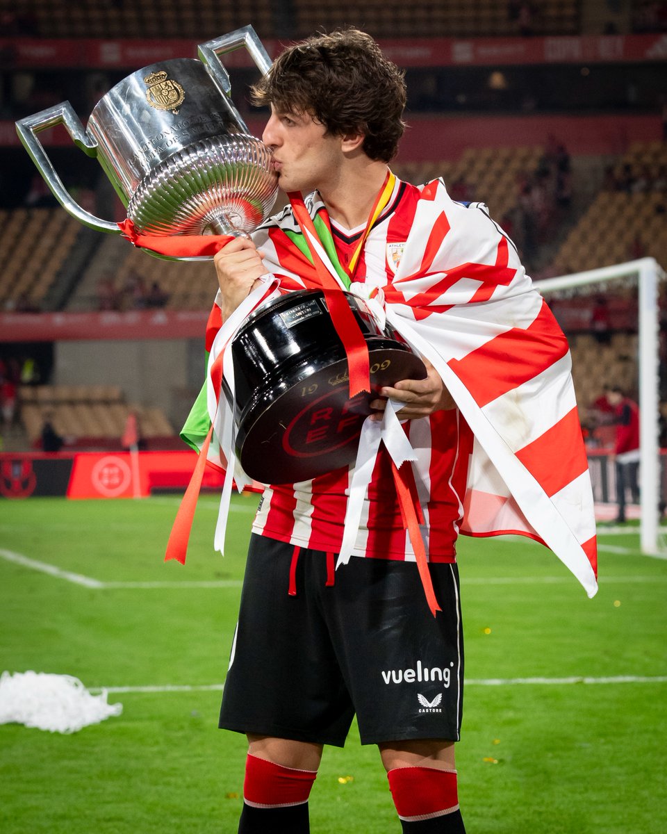 AthleticClub's tweet photo. ℹ️ Unai Gómez, traspasado al @Udinese_1896

El de Bermeo deja el Athletic tras 117 partidos en Primera y la inolvidable 25ª Copa bajo el brazo.

🍀 Eskerrik asko denagatik eta zorte on ibilbide berri honetan, Unai!

#AthleticClub 🦁
