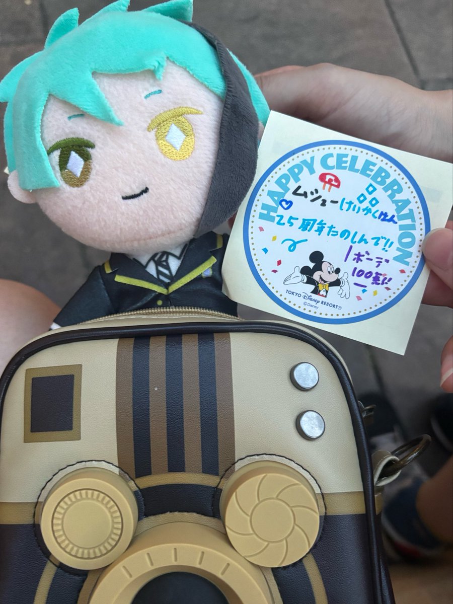 961uma's tweet photo. マジカメポーチを見たスタッフさんがシール書いてくれた！！
嬉しい✨ https://t.co/0gGdh5J0Nh