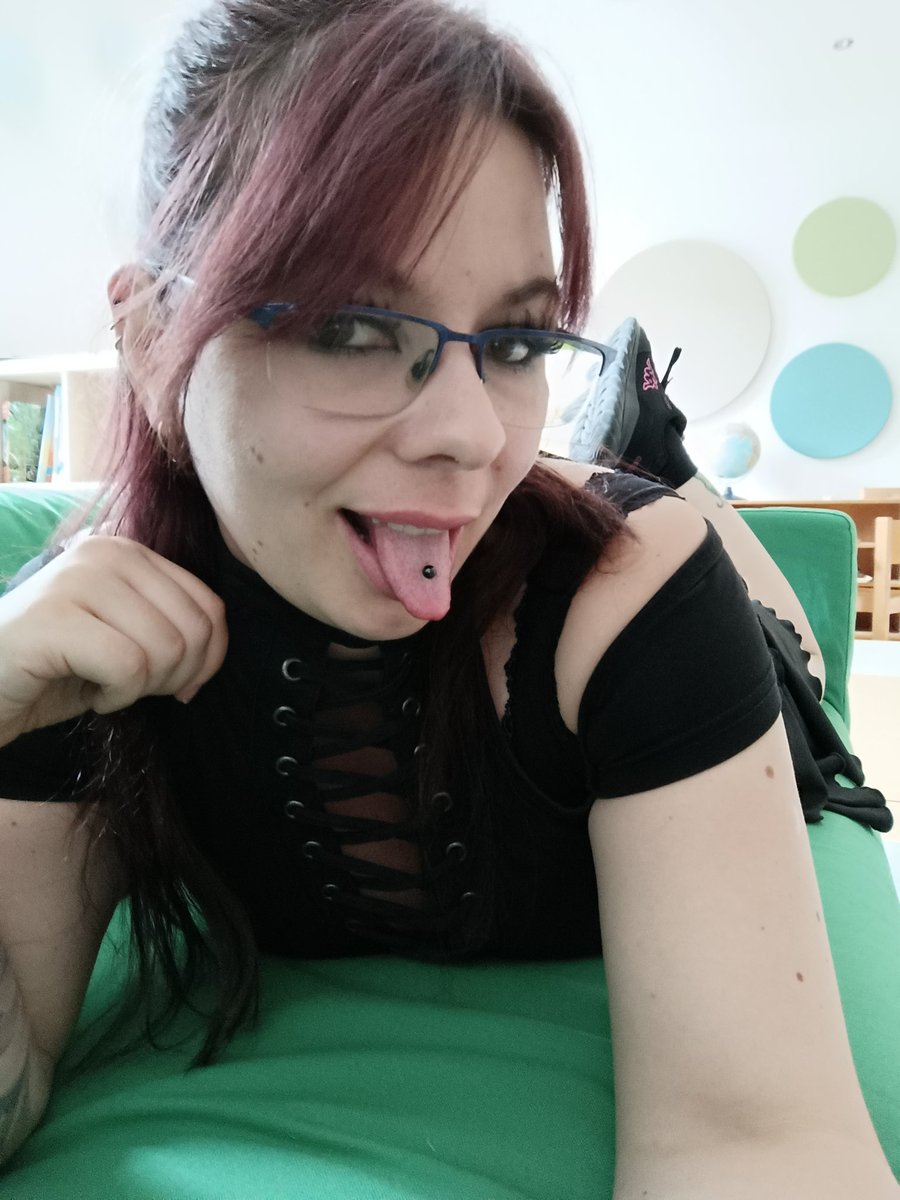 Parbeia's tweet photo. Trying to behave at work... 😇❤️
#AltGirl #AlternativeFashion #Selfie #Flirty #Waifu #Cosplayer https://t.co/onIBHSYf11