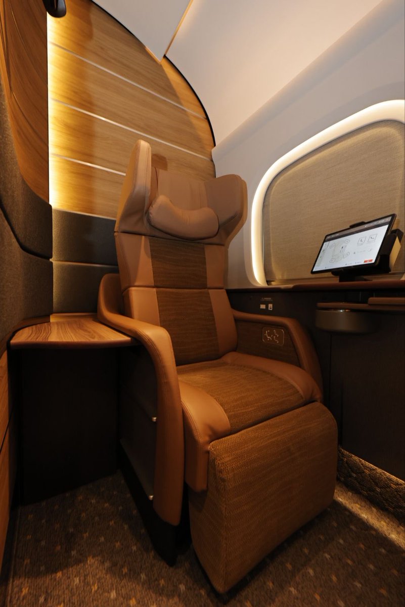 tabitetsu_web's tweet photo. グリーン車を超える上級クラス「Supreme Class Cabin」がお披露目されました！

noteに詳細をまとめましたので、ぜひご覧ください。

https://t.co/0tQsWaJbGy https://t.co/1x6F2xw2oA