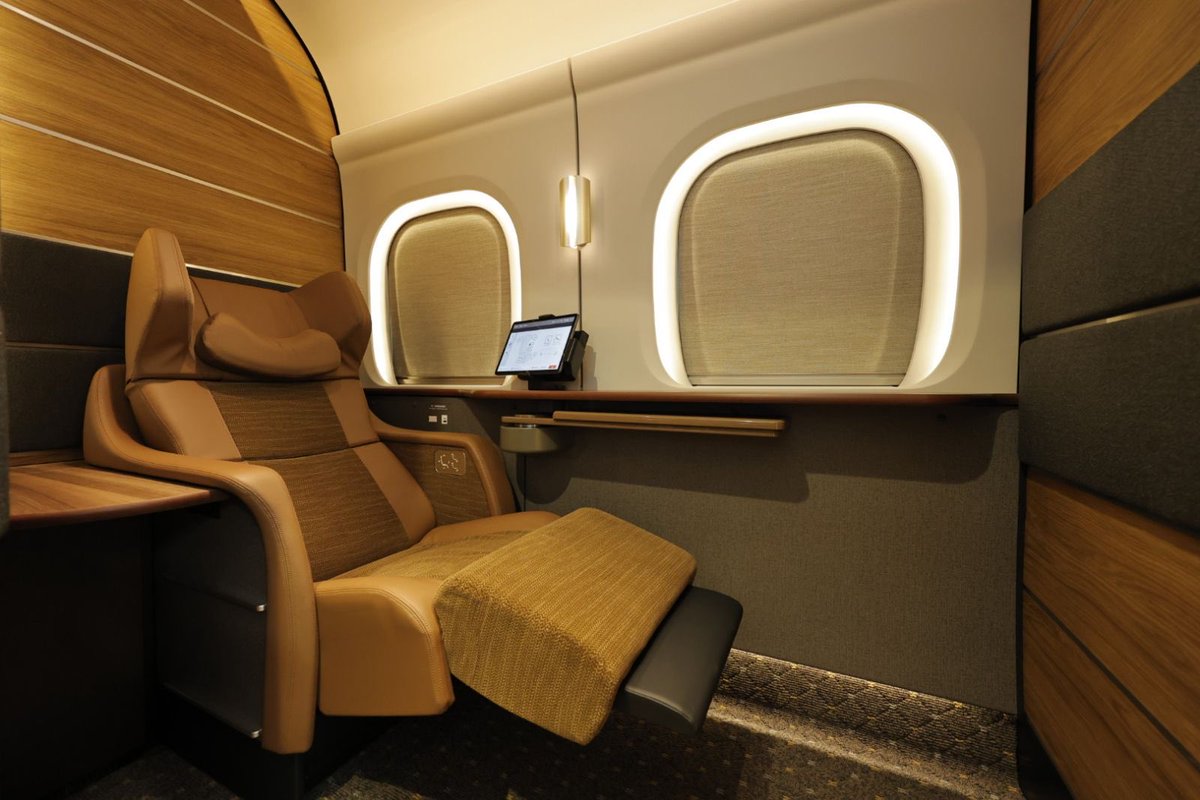 tabitetsu_web's tweet photo. グリーン車を超える上級クラス「Supreme Class Cabin」がお披露目されました！

noteに詳細をまとめましたので、ぜひご覧ください。

https://t.co/0tQsWaJbGy https://t.co/1x6F2xw2oA