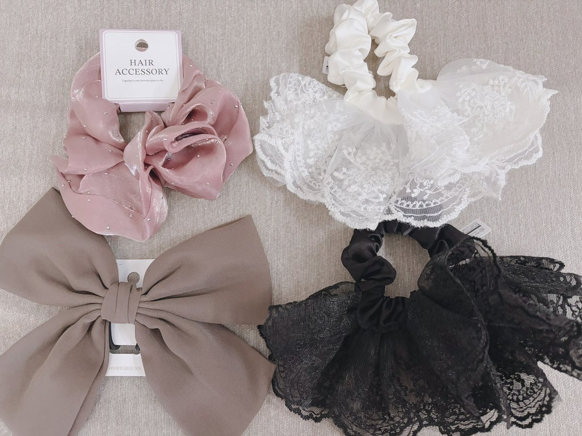 wanpat_grl's tweet photo. セリアで可愛いヘアアクセ衝動買いしてきた🎀💞　#セリア https://t.co/51nvxK6zPW