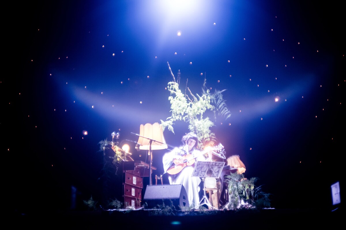 natalie_mu's tweet photo. 【ライブレポート】
青葉市子は雨が好き🌧️
梅雨のNHKホールで手紙のような弾き語りコンサートを開催（写真43枚）
https://t.co/zD5xMwNglQ

#青葉市子 https://t.co/KkzSAWoO2j