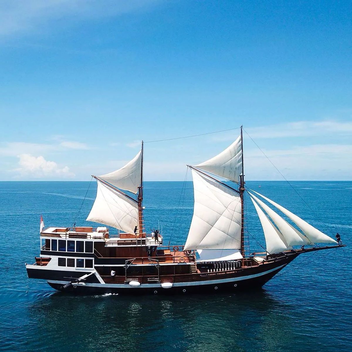 CoralboundOff's tweet photo. Mikumba Diving joins Coralbound — two boats, every budget.

Jelajahi Laut: 32m phinisi, Raja Ampat to Halmahera &amp; Banda Sea.

Nusantara: Komodo budget specialist. 

~300 five-star reviews.

🔗 https://t.co/nfleUdJwon

#MikumbaDiving #Indonesia #ScubaDiving #Komodo #RajaAmpat https://t.co/Qfi7LIkuDa