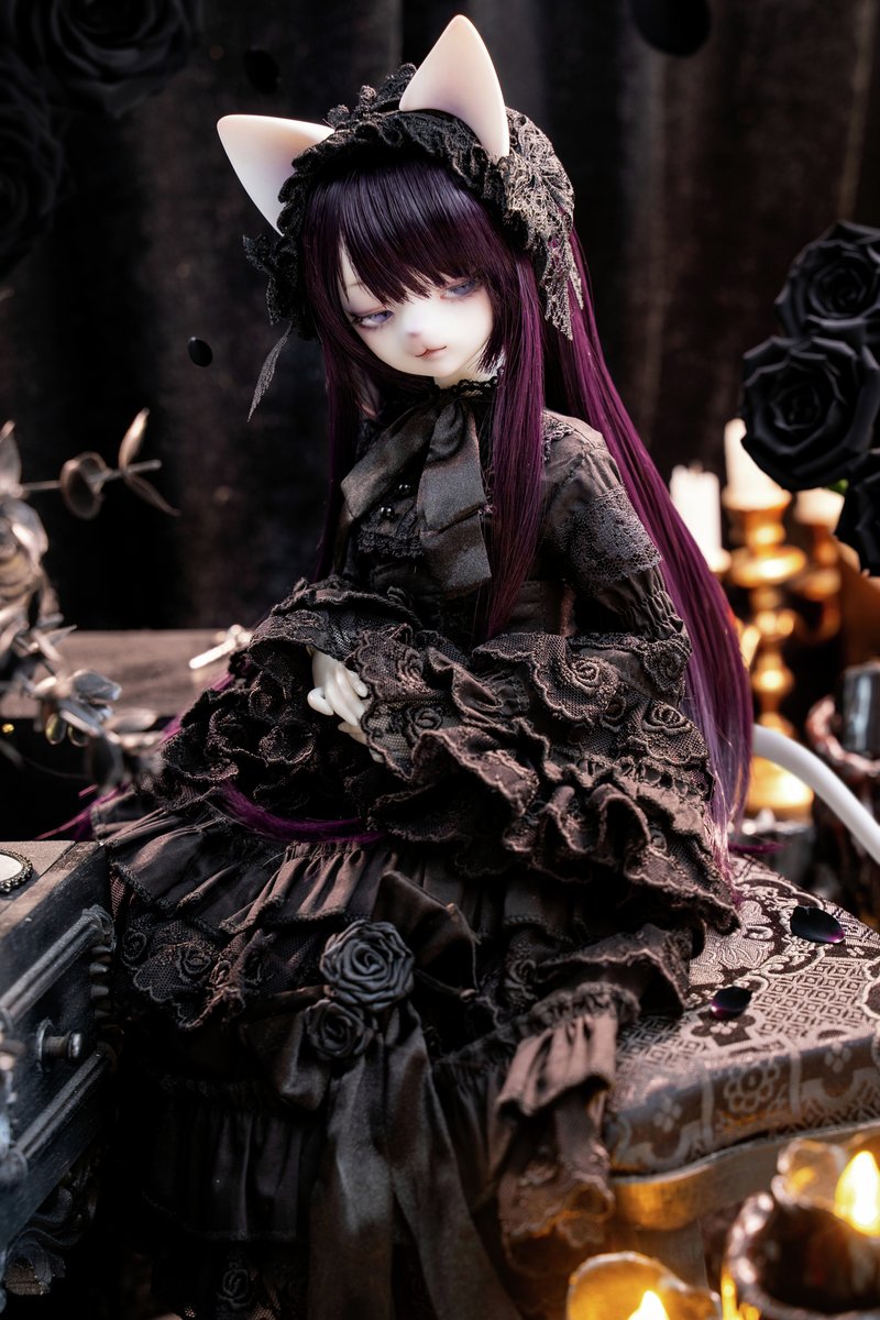 DOLKSTATION's tweet photo. 【予告】

棘までも甘く麗しい、初宵に咲く黒薔薇。
『VIVIEN L. cool ver. BLACK ROSE』が、7/10(金)19時より受注決定！

➡https://t.co/KaJTTozscn

アーティスト黒水母 氏が手掛ける限定メイク・ドールアイが、漆黒の美学を詰め込んだ至高の御嬢様を誕生させています。

どうぞお楽しみに。 https://t.co/Esk9WGM4WK
