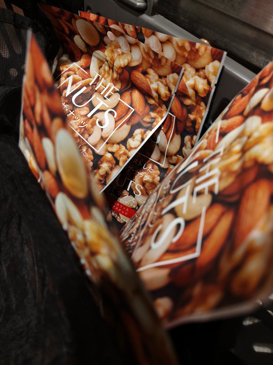 fururi555's tweet photo. 健康のために、毎朝「サムインターナショナル THE NUTS」を食べているのだが、美味しすぎてあっという間に消費してしまう… https://t.co/mJ8psegYqf