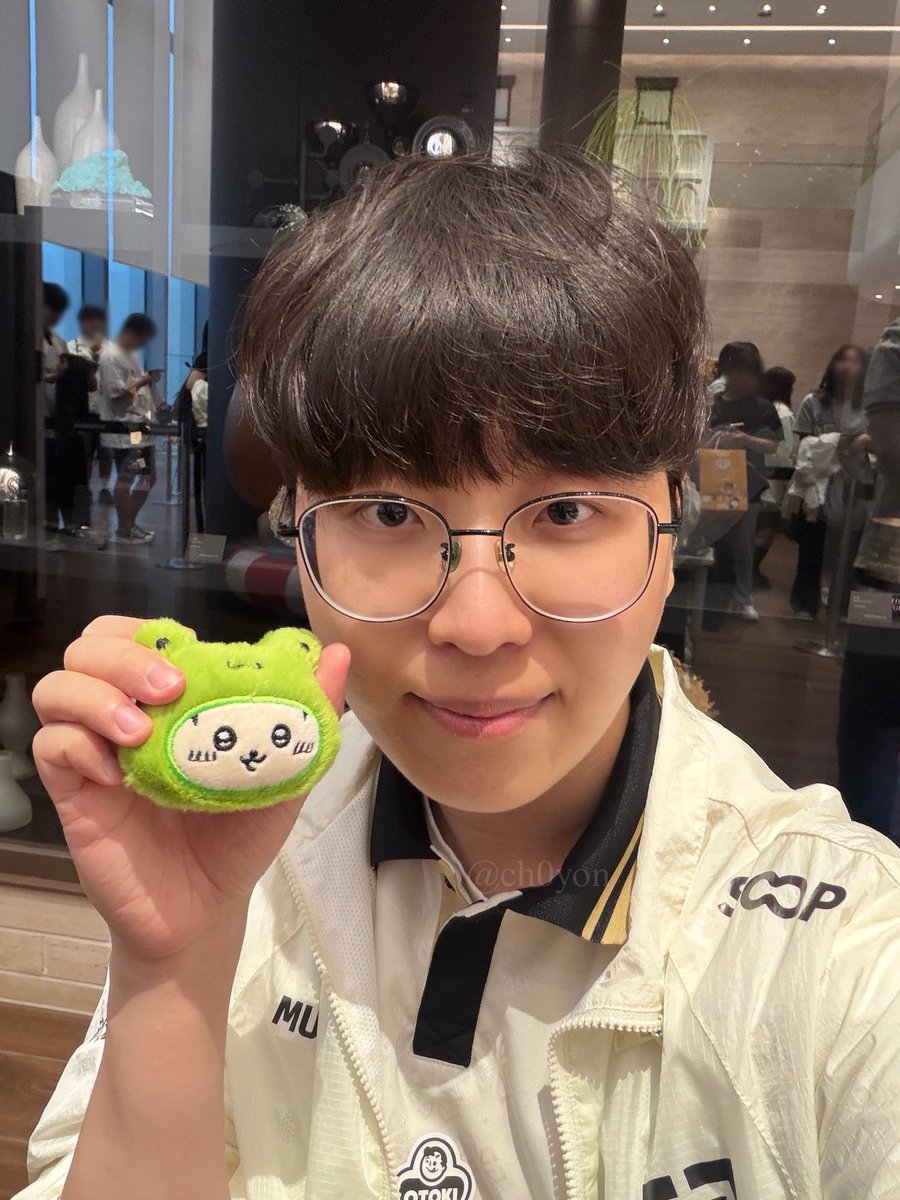 ch0yon's tweet photo. 개구리 둘 #Kiin https://t.co/LsPPxQcVxP