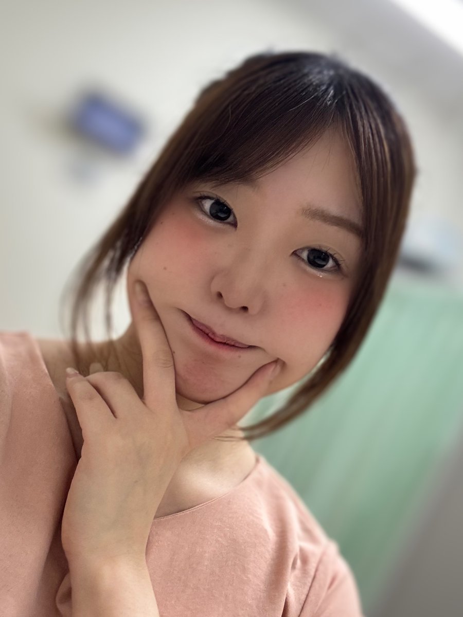 KagawaKanoko's tweet photo. 令和やから「ルーツカラーです！」って言い張ればプリン髪も誤魔化せるよね？🍮 https://t.co/xItYI6qA7V