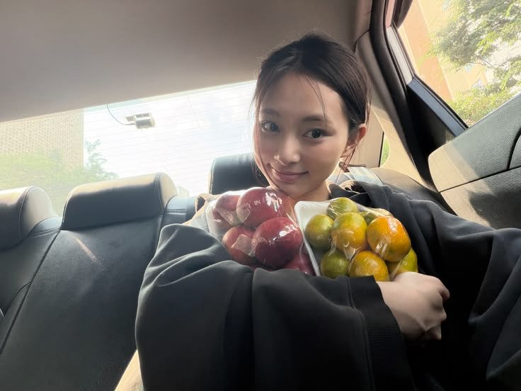 rainzsound's tweet photo. ㅤ
𝙬𝙝𝙖𝙩𝙨𝙖𝙥𝙥 to : Mas Bim💸  @riungsenja

✓✓ Mas Bim!
✓✓ [Send picture]
✓✓ Aku abis jajan buah nih
✓✓ Boleh di-reimburse ga? Ehehehehehe

𝙨𝙚𝙣𝙩
ㅤ https://t.co/sBUUCd3VlE