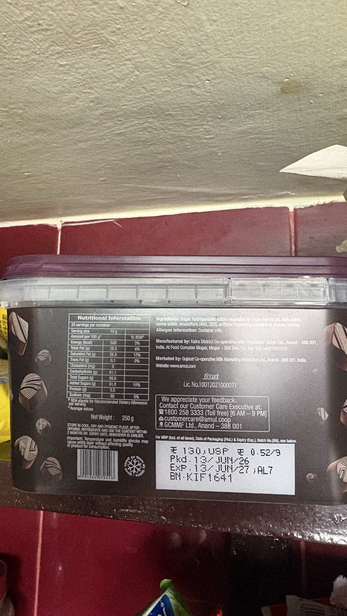 pineappleask's tweet photo. @Amul_Coop Looks like I have to eat 1piece less chocolate from actual. Thanks to Amul for this sealed empty wrapper in their sealed chocolate box. @jagograhakjago #amul #chocolate https://t.co/94VEQzEwvu