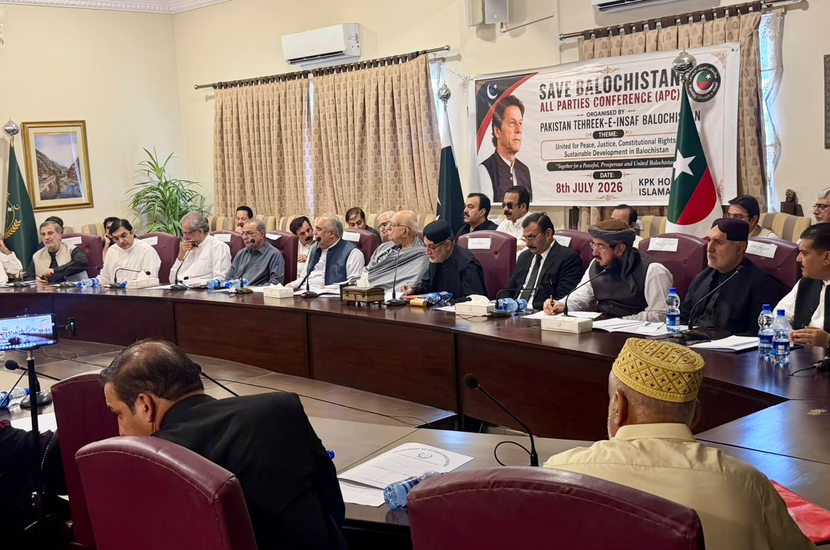 NDM_Official's tweet photo. اسلام آباد: نیشنل ڈیموکریٹک موومنٹ کے مرکزی صدر محسن داوڑ پاکستان تحریک انصاف بلوچستان کے زیر اہتمام بلوچستان کے حالات پر آل پارٹیز کانفرنس میں شرکت کر رہے ہیں۔
این ڈی ایم اسلام آباد کے صدر منصور محسود، این ڈی ایم اسلام آباد کے فائنانس سیکرٹری احتشام داوڑ اور این ڈی ایم شمالی وزیرستان کے جنرل سیکرٹری غفار داوڑ بھی آل پارٹیز کانفرنس میں شریک ہیں۔