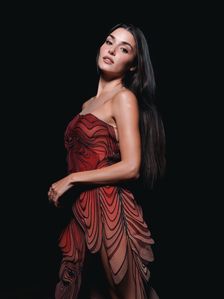 portalhandebr's tweet photo. Hande Erçel no desfile de Iris Van Herpen durante a Semana da Alta Costura em Paris. 🐦‍🔥

📸 joshosuna

#HandeErçel | #HauteCoutureWeek https://t.co/T0THGsgnX7