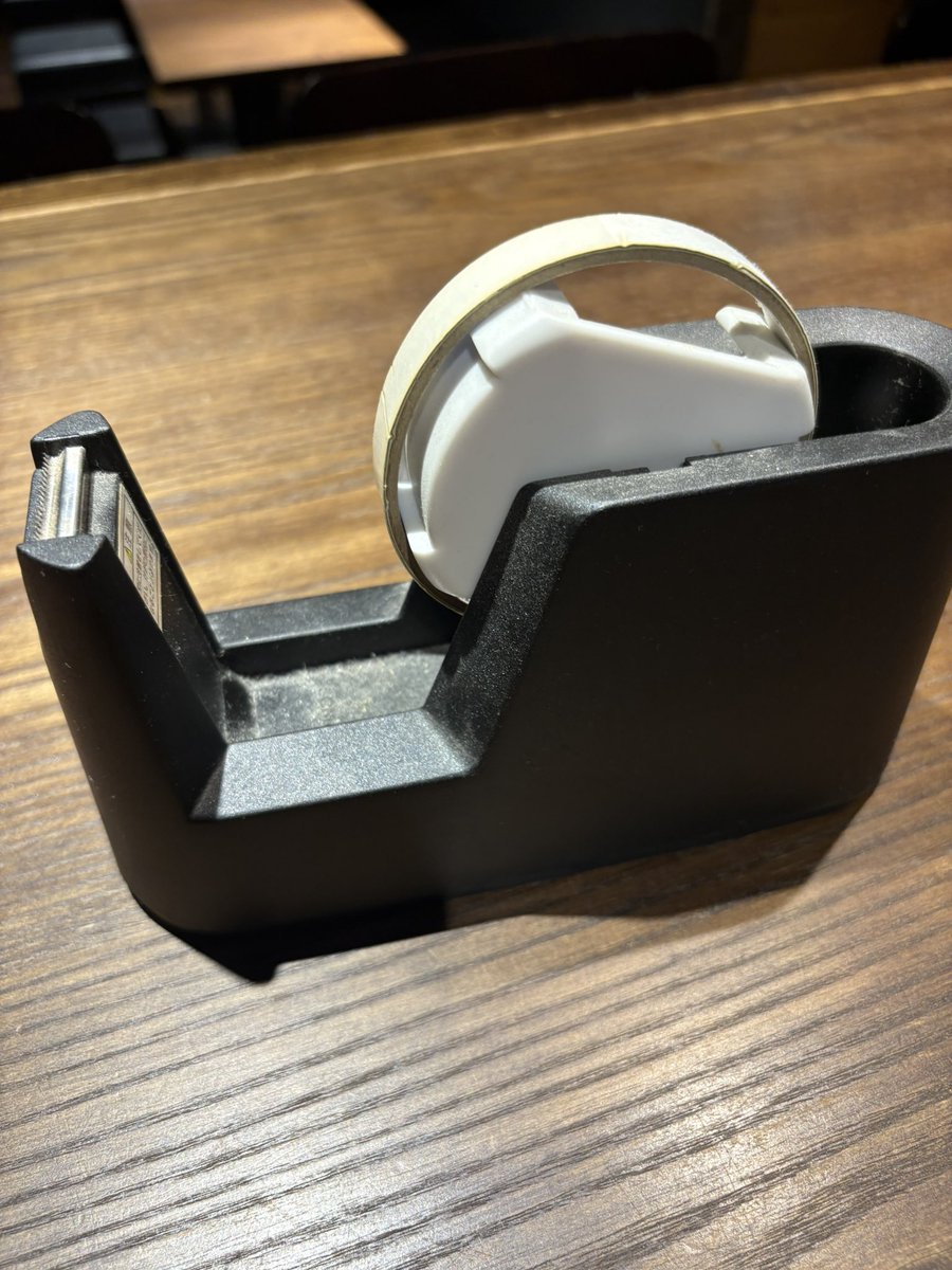 bar_dots's tweet photo. 無くなったので買いに行ったら原材料不足で売り切れ
これがナフサ不足というやつか…
（10束とかは売ってたけどそんなにいらん）

open19:00〜 https://t.co/3SHe4dvdM9