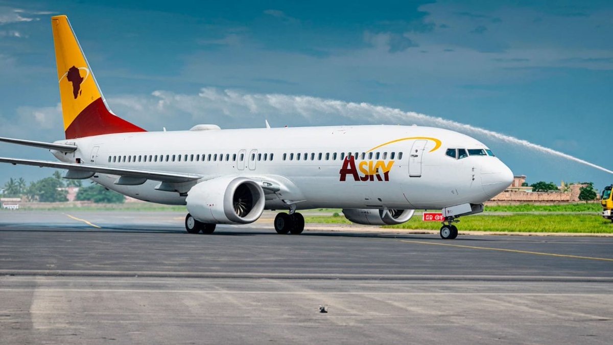 KAMPATIB_Maldja's tweet photo. La compagnie #ASKY basée à Lomé, reçoit un nouveau Boeing 737 Max 8. Flotte portée à 16 appareils : 9 Boeing 737-800 et 7 Max 8. Augmentation fréquences sur des liaisons clés prévue les prochaines semaines.
#Togo #Avion #Afrique #Lomé https://t.co/ny8P2aRGmf