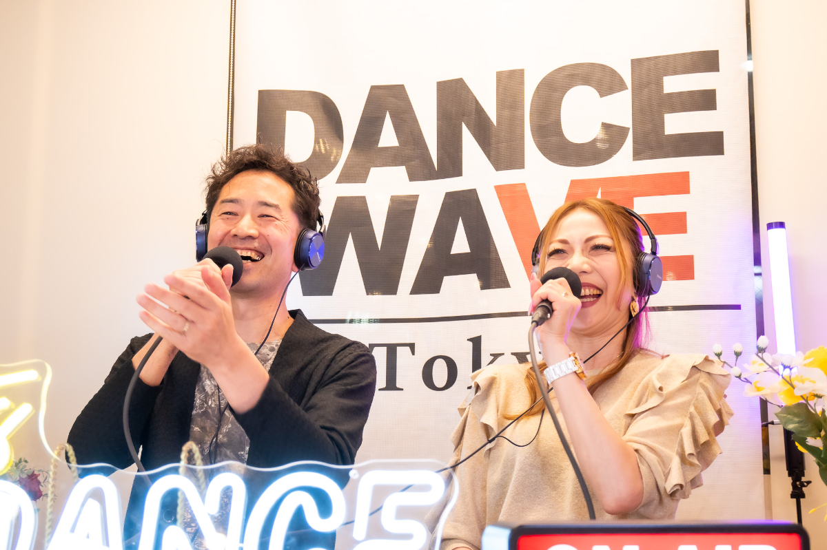 dancewavestaffs's tweet photo. 7月8日(水)はダンスウェーブの放送日！
ゲストは鈴木貴雄・直美組、大澤隆一・林佳奈組、高橋明宏さん・髙橋知恵さん、GALAXYダンスクラブよりよーすけさんとあゆみさん、ステップワン池袋より会長のゆづるさんとどいだむさん。
続 https://t.co/xsEWARCjBo