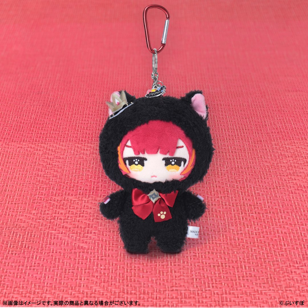 Vspo77's tweet photo. 【🍒猫汰つな 4周年記念グッズ 販売最終日！✨】

猫汰つな(@tsuna_nekota)の4周年記念グッズは、本日【23:59】にて受付終了となります！
フェス衣装の可愛いぬいぐるみなど、こだわりのアイテムをぜひお手元に📷✨
後悔のないよう、最後にもう一度チェックしてくださいね✨

🗓️ 受注期間：7月8日（水）23:59まで

▷ ご購入はこちら💫
https://t.co/tL8UfmGCJu

🧸 ぬいぐるみキーホルダー
ぶいすぽっ！フェスのライブ衣装をモチーフにした可愛いぬいぐるみ！
カバンなどに付けて、ぜひ一緒にお出かけしてください🐾

🖼️ B2タペストリー
物語の始まりを感じさせる美麗イラストを大迫力のB2サイズで！
ぜひお部屋に飾ってお楽しみください✨

🗝️ 透明アクリルキーホルダー
明春先生描き下ろし！背景の一部が透けるデザインなので、
お出かけ先の風景と合わせて写真撮影が楽しめます🐈

💧 クリアスリムボトル
リズ先生描き下ろしの黒ベースイラスト×赤いフタのデザインで
普段使いしやすく、持ち歩きにもぴったりです🥤

お買い逃しなく🏃‍♂️💨

#ぶいすぽストア