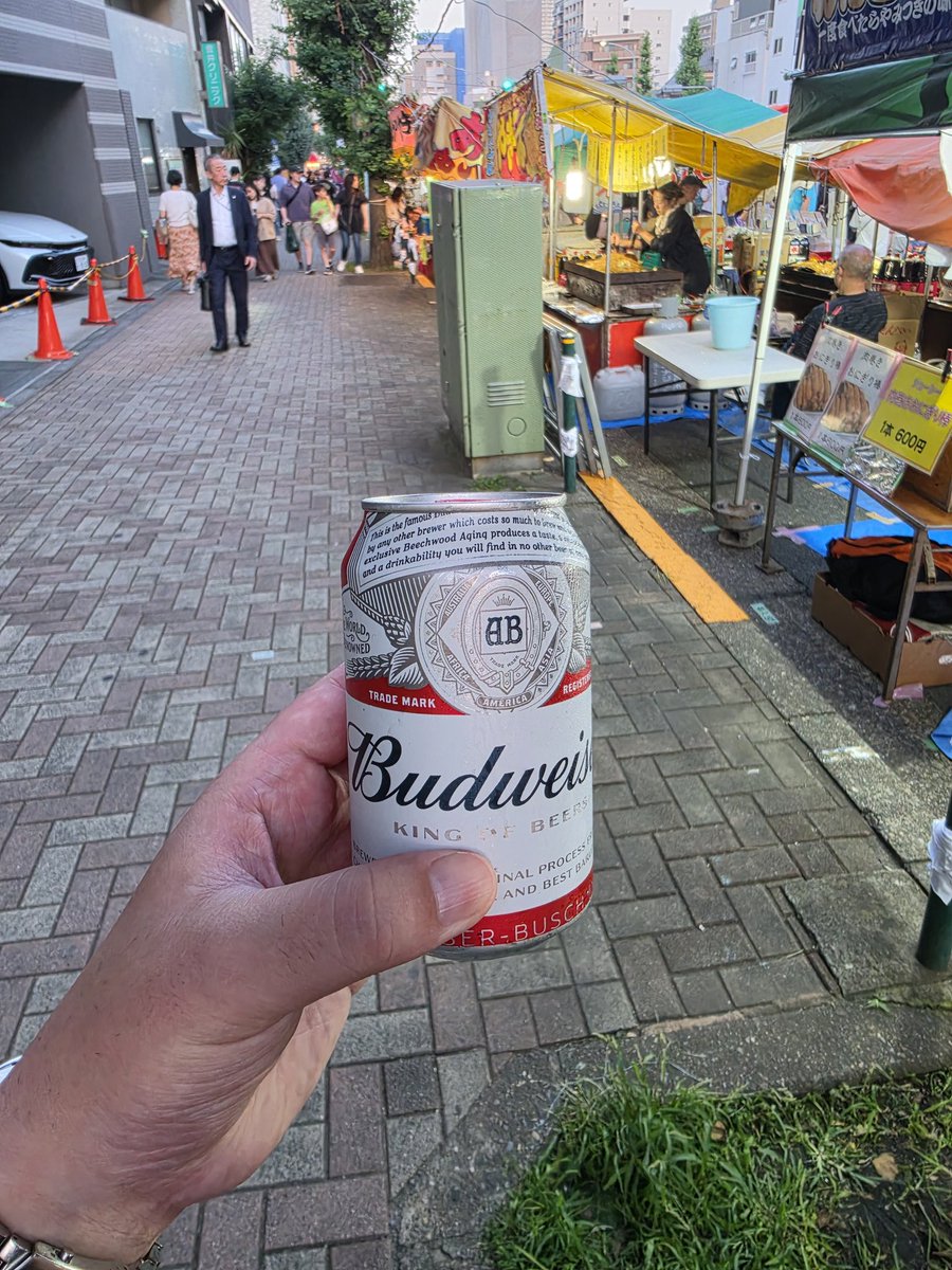 Hamy_Suke's tweet photo. 左手にビール右手に唐揚げ https://t.co/JTQoFUQhpe