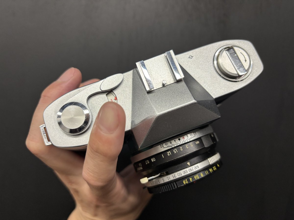 MNG… TOPCON PR 後期型 はい、これも綺麗。 ファインダー汚れてるし