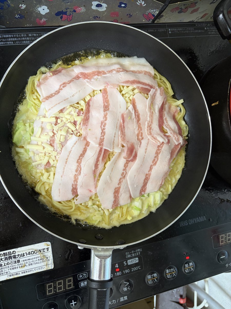 izm02101's tweet photo. お腹すいたー！今日はお好み焼き😁これをあと4回焼いたら食べる😊 https://t.co/jNl5QaOVbS