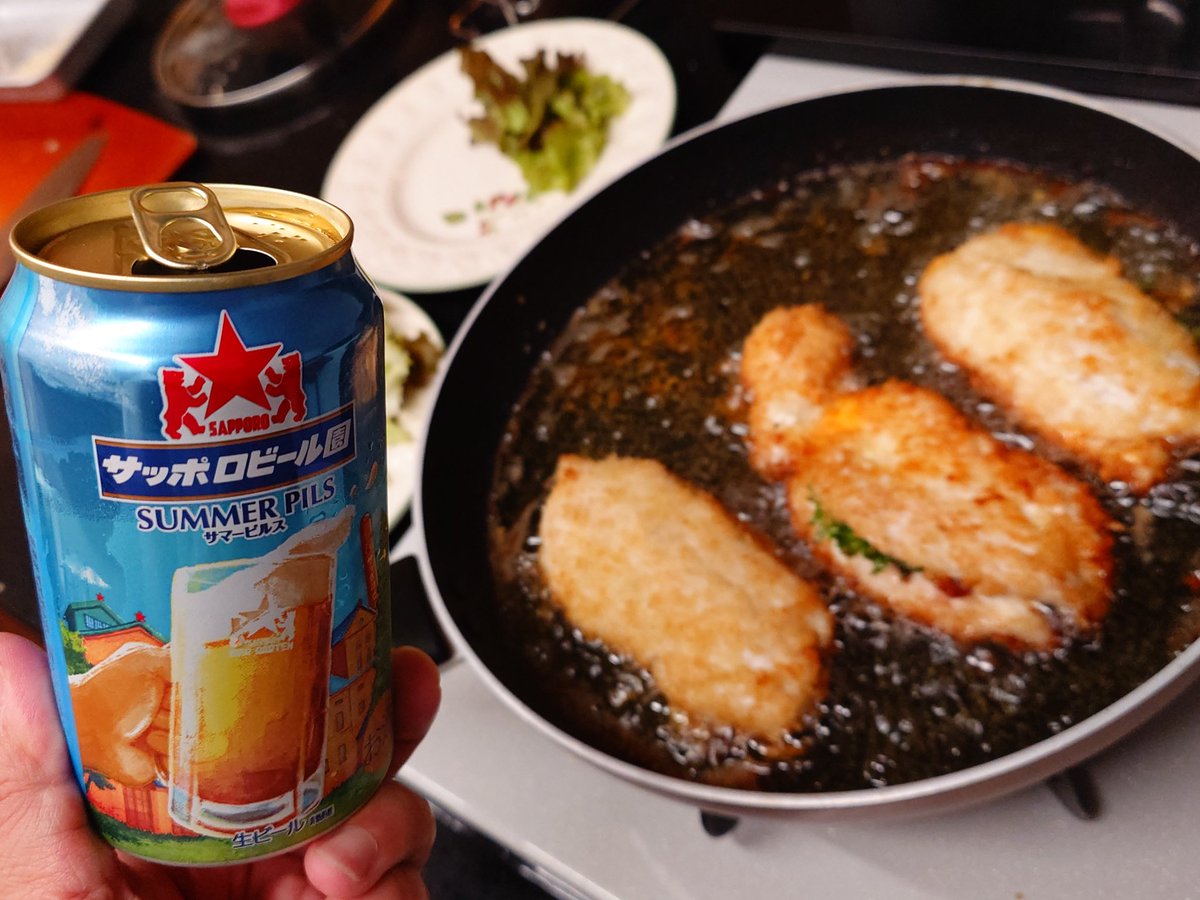 この光景で飲むのが美味いわけで🍺 今日はささみの梅しそチーズカツで