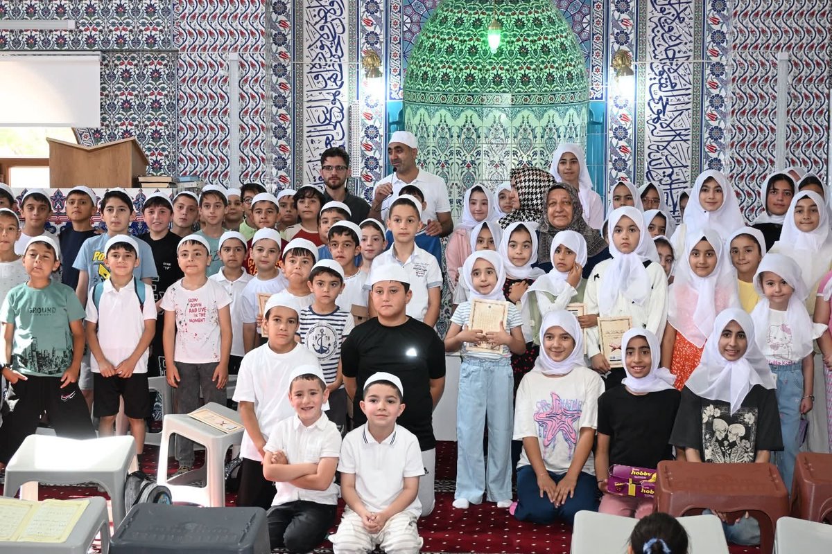 munhasir_82's tweet photo. 💐Camiler çiçek açtı!  

Her yıl milyonlarca çocuğun Kur'an-ı Kerim ve temel dini bilgiler öğrendiği yaz Kur’an kursları başladı. https://t.co/SSsYbfz9vc
