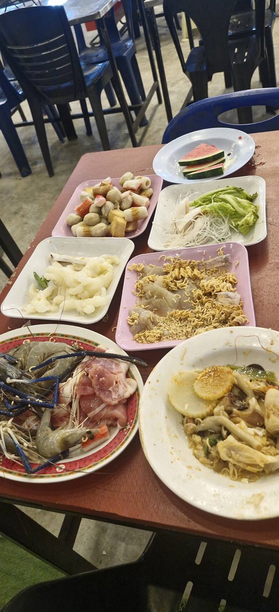 Dekchaikumkom's tweet photo. เจ้าของร้านหมูกระทะร้านนึงโพสต์ว่า...

“เห็นใจแม่ค้าหน่อยนะคะ หัวละ 199 กำไรแทบไม่มี ตักเหลือ ทานเหลือ 1.7 กิโลกรัม ขอปรับ มีปัญหาหนักมาก มีเคือง  หมดกำลังใจค้าขายแล้ว”

โหเห็นใจร้านเลยอะ เหลือเยอะมากกก 😢 https://t.co/B7AKoalgqd