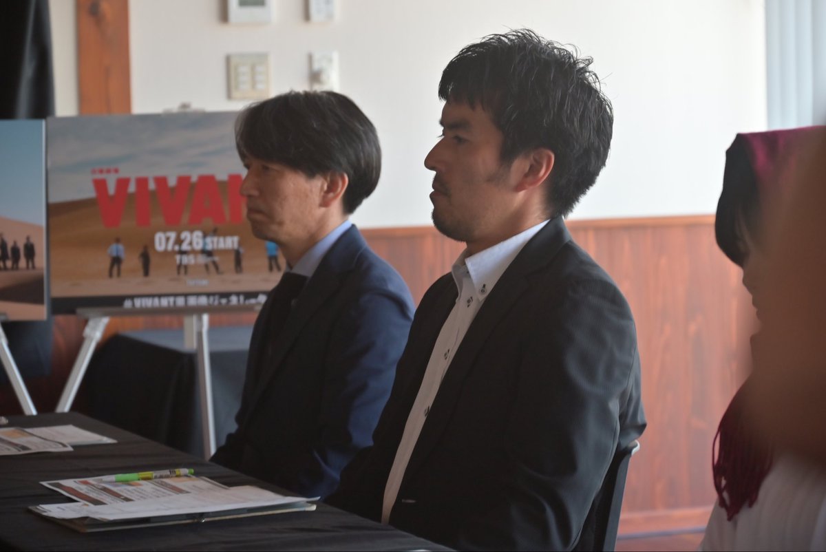 tottori_kankous's tweet photo. 本日、別班鳥取県支部を設置！！
来県者歓迎作戦会議を実施しました🏜️

作戦の一環として、7月22日に鳥取砂丘駐車場に「VIVANT」ロゴ砂モニュメントの設置が決定📢

VIVANT第2シーズンの放送に合わせて、来県者への歓迎に力を入れていきます💪

#VIVANT鳥取 https://t.co/G7Sz0MFuy2
