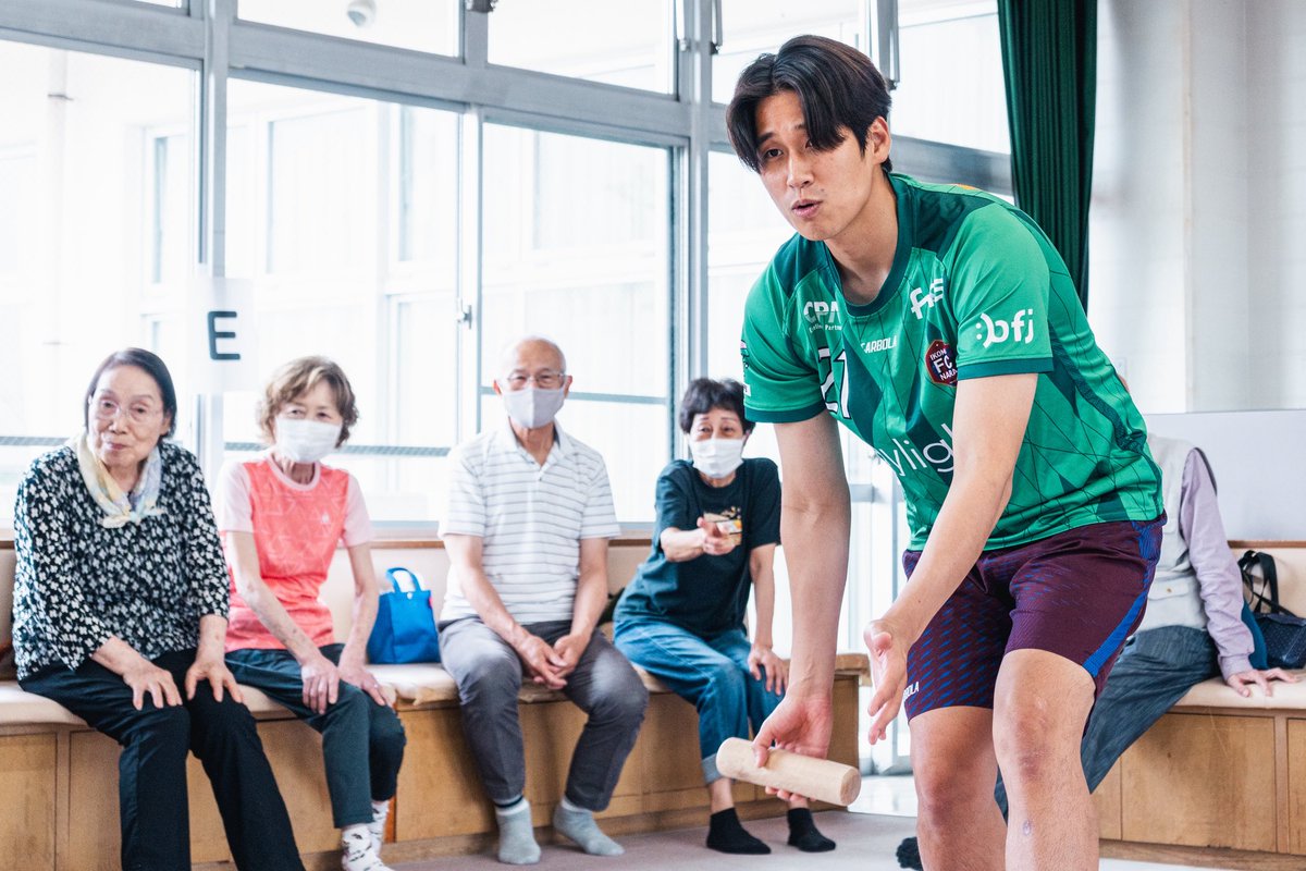 ikoma_fc_nara's tweet photo. /
世代を超えて、笑顔でモルック✊🏻
\

生駒市社会福祉協議会（@ikomashakyo ）様主催のモルック体験会にカン ジョンムク、田井光、池田陸、荒井秀賀選手が参加いたしました！

ナイスプレーに会場は終始大盛り上がり😊

ご参加いただいた皆さま
ありがとうございました！

#モルック
#IKOMAFC奈良 https://t.co/sNsHlENAN2