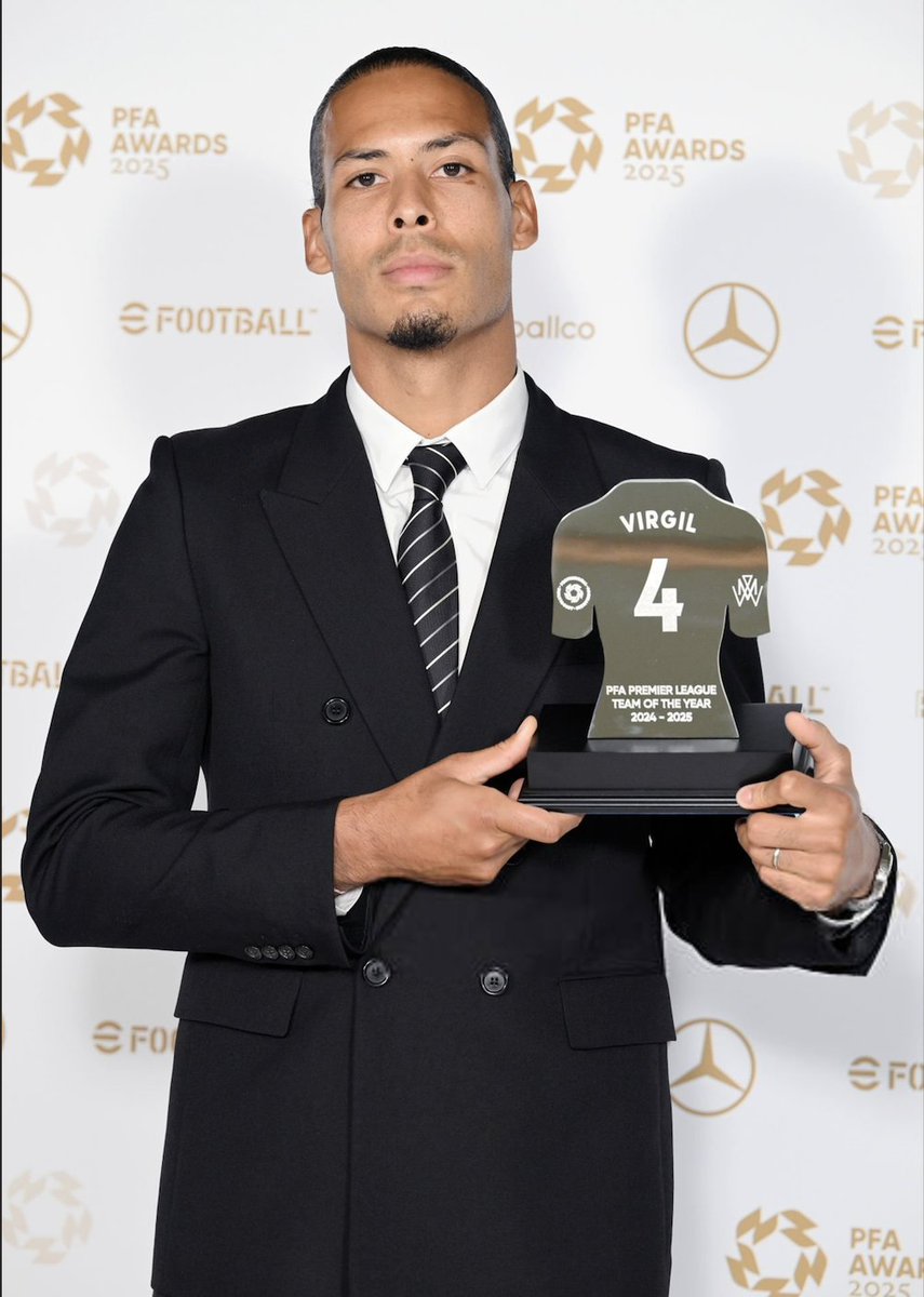 TouchlineX's tweet photo. Arguably the greatest defender in Premier League history celebrates his 35th birthday today, happy birthday to Virgil van Dijk! 🎂 https://t.co/GaeWTIk9qt