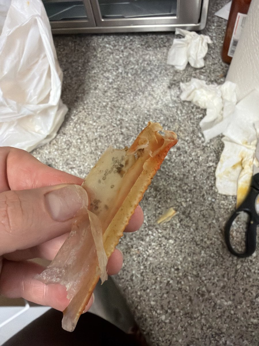 HadleyCanamore's tweet photo. @DoorDash charged me $140 for a meal where 2 items were missing and the crab arrived gray, brown, and spoiled. A severe health hazard. Sause over bags. Your chat agents keep hanging up on me and refusing a refund. I want my money back for the food I didn't get. @DoorDash_Help https://t.co/DOu6i3Pnqz