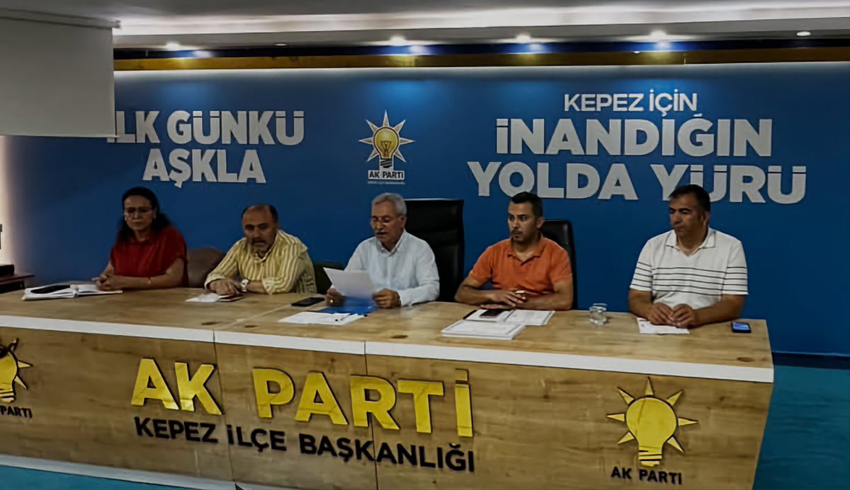 ak_kepez's tweet photo. 📍Kepez İlçe Başkanlığı

İlçe Başkanımız Sayın.Hasan Demir (@hasandemirserik) riyasetinde,

İlçe Kadın Kolları Başkanımız Sayın Eray Yıldız Ünlü,(@eray200745) katılımlarıyla, 3.Kademe Yönetim Kurulu Toplantısı gerçekleştirildi.

@alicetin_07 
@GlinZboz https://t.co/WnyyR6Dlmb