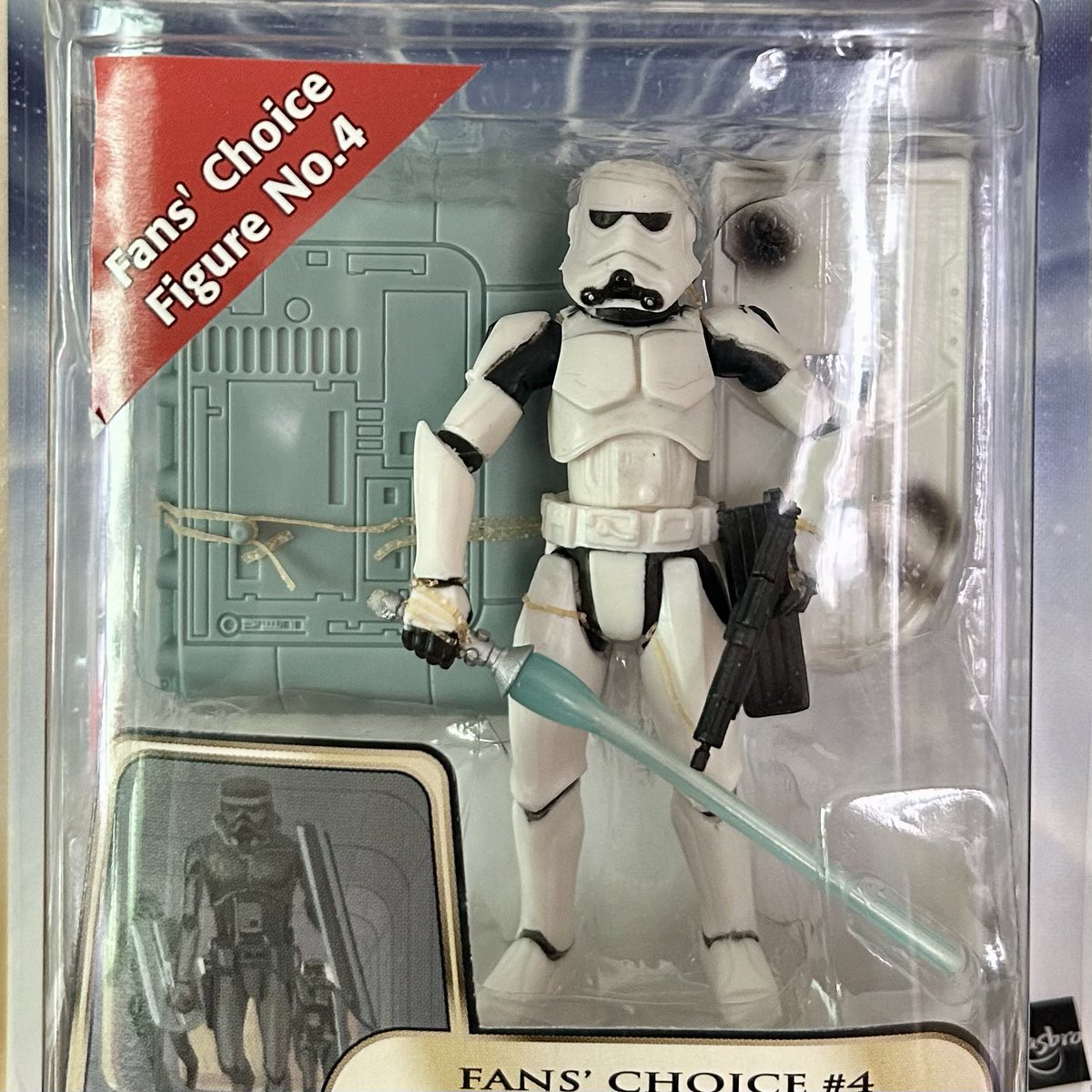 swbasicfigure's tweet photo. このストームトルーパーはヤレアルプーフのライトセーバーを持っているので、ジェダイと面識があるんだと思う。やっぱりヤレアルプーフはオーダー66を逃れて、デススターの食堂で働いてるんだよね。 https://t.co/YlHHOXr5ph