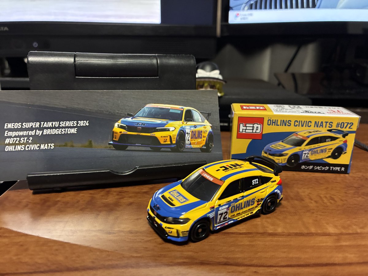 92TIME's tweet photo. 初めて特注トミカを買った
小さいサイズにギュッとスポンサーロゴが詰まってて通常品にはない情報量で良い
他のスーパー耐久マシンも欲しくなる https://t.co/vTpckv2QFQ
