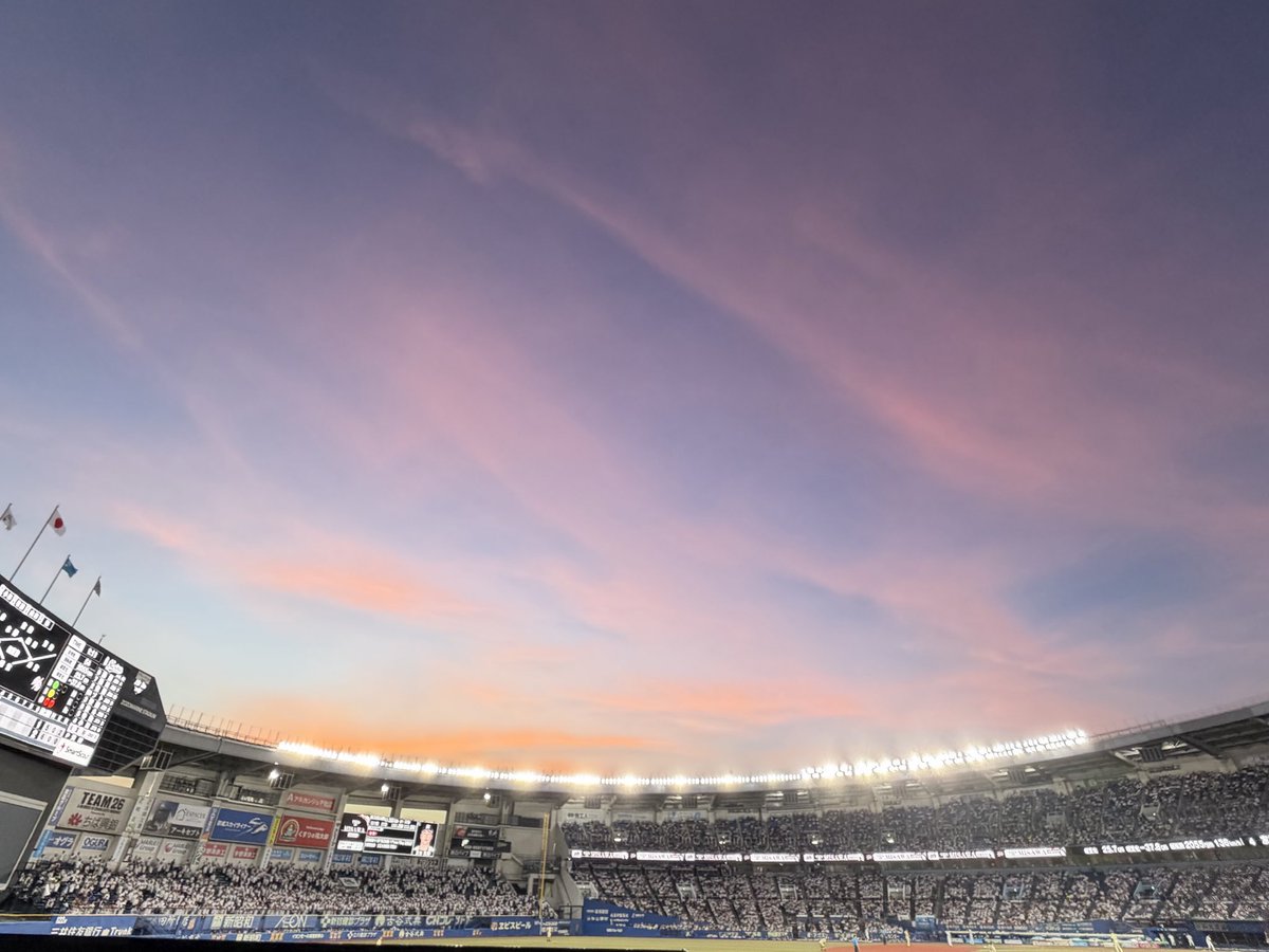 fighters_244's tweet photo. 綺麗なZOZOの空🍀

千葉で輝けファイターズ✨

#lovefighters https://t.co/uC6CYALTHk