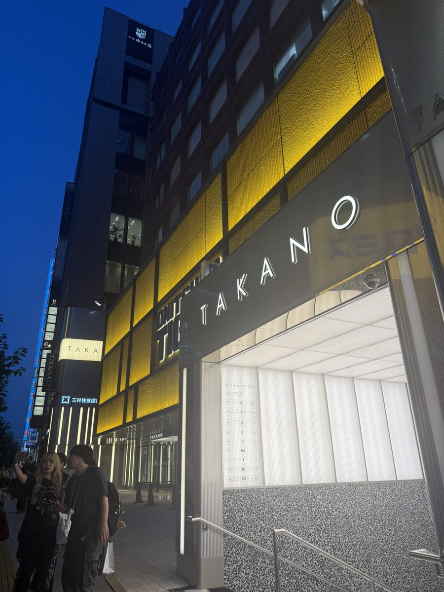dahuanggjun's tweet photo. The jnjm onitsuka tiger opening should be here!! Its near the 3d cat! It’s opposite the ABC store (first pic)

If you’re taking the train take exit A7! It’s just right beside the store! (second pic) 
 
Japan, 〒160-0022 Tokyo, Shinjuku City, Shinjuku, 3 Chome−26−11 https://t.co/BVAxiyzLE5