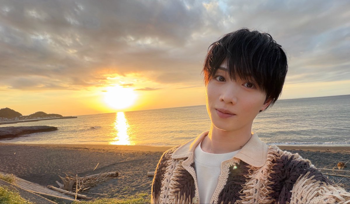 uechan_0905's tweet photo. ここ数日怒涛の撮影day,
素敵な写真をたくさん撮って頂き感謝感謝です。

ほら、雨予報もひっくり返したぜ。

ほら、無加工でも余裕だぜ。

日を浴びまくったので帰ってちゃんとパックしよ、、

今日も１日お疲れ様！ https://t.co/8kZApPChwH