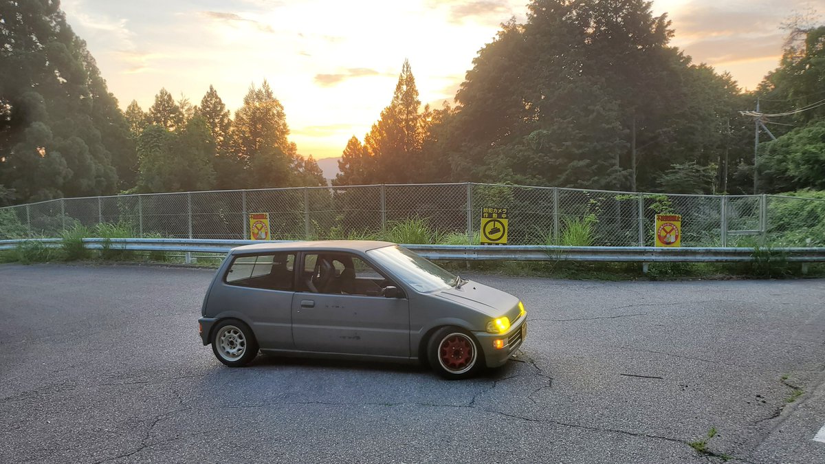 yugo_cf3's tweet photo. 駅の信号待ちにて

婆) この車なんて名前なの？

俺) トゥデイです、95年の

婆)えーこれトゥデイ？すごいね～
私もこの前までライフ乗っててん！74年の

74年！？) ) ) https://t.co/vegsBpxzzj