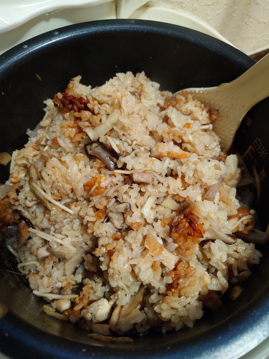 saru3362's tweet photo. ちょっと辛かったかな

炊き込みご飯美味く作れる嫁ってどう？？？ https://t.co/ku1xc4Tv7Z