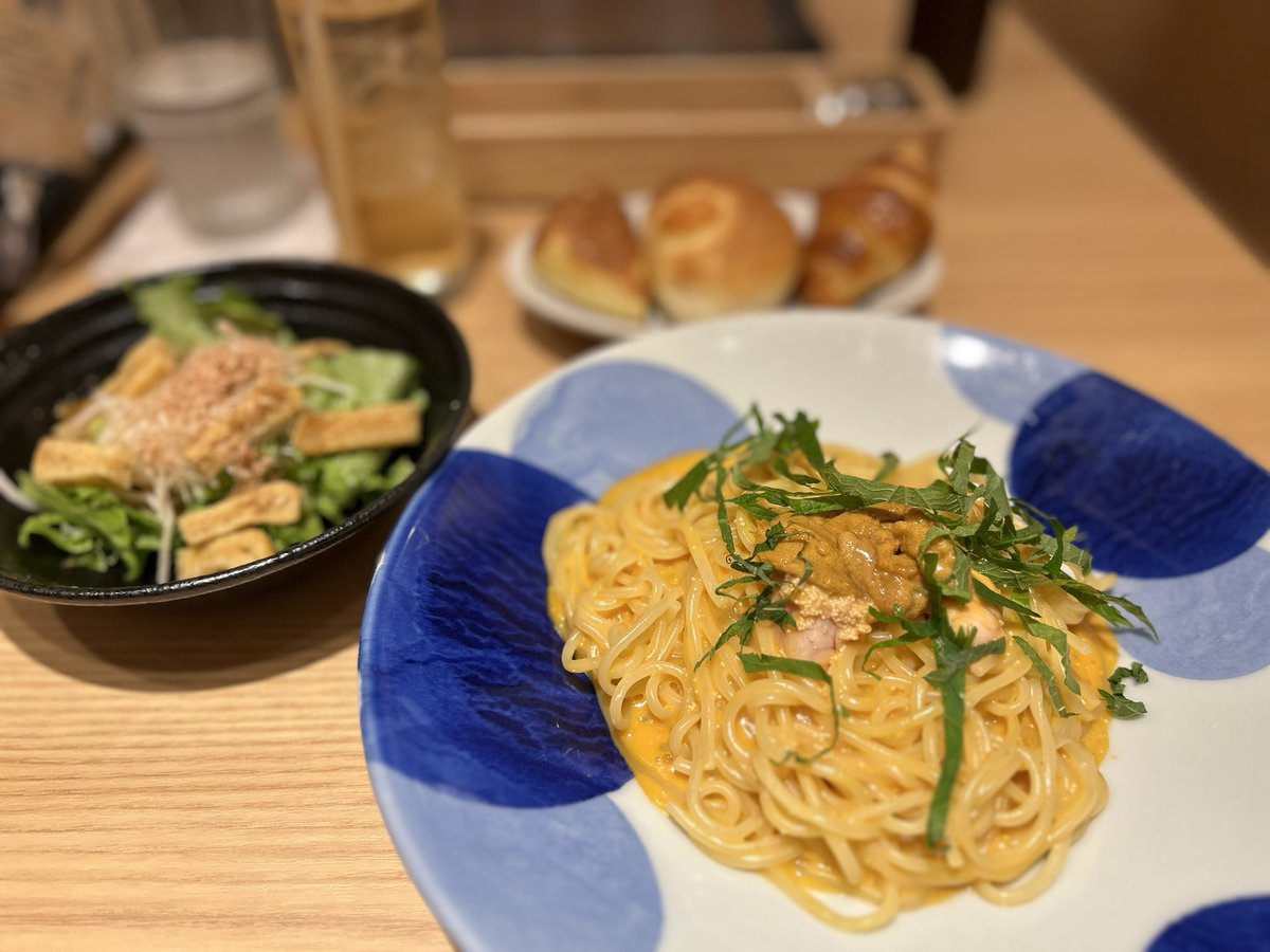 nonoho473's tweet photo. 留守番人がいるからゆっくりおかえる。
うにうにうにうにうにうに─とたらこのパスタ。そろそろ旬だね。 https://t.co/YDHHVOJ3QN