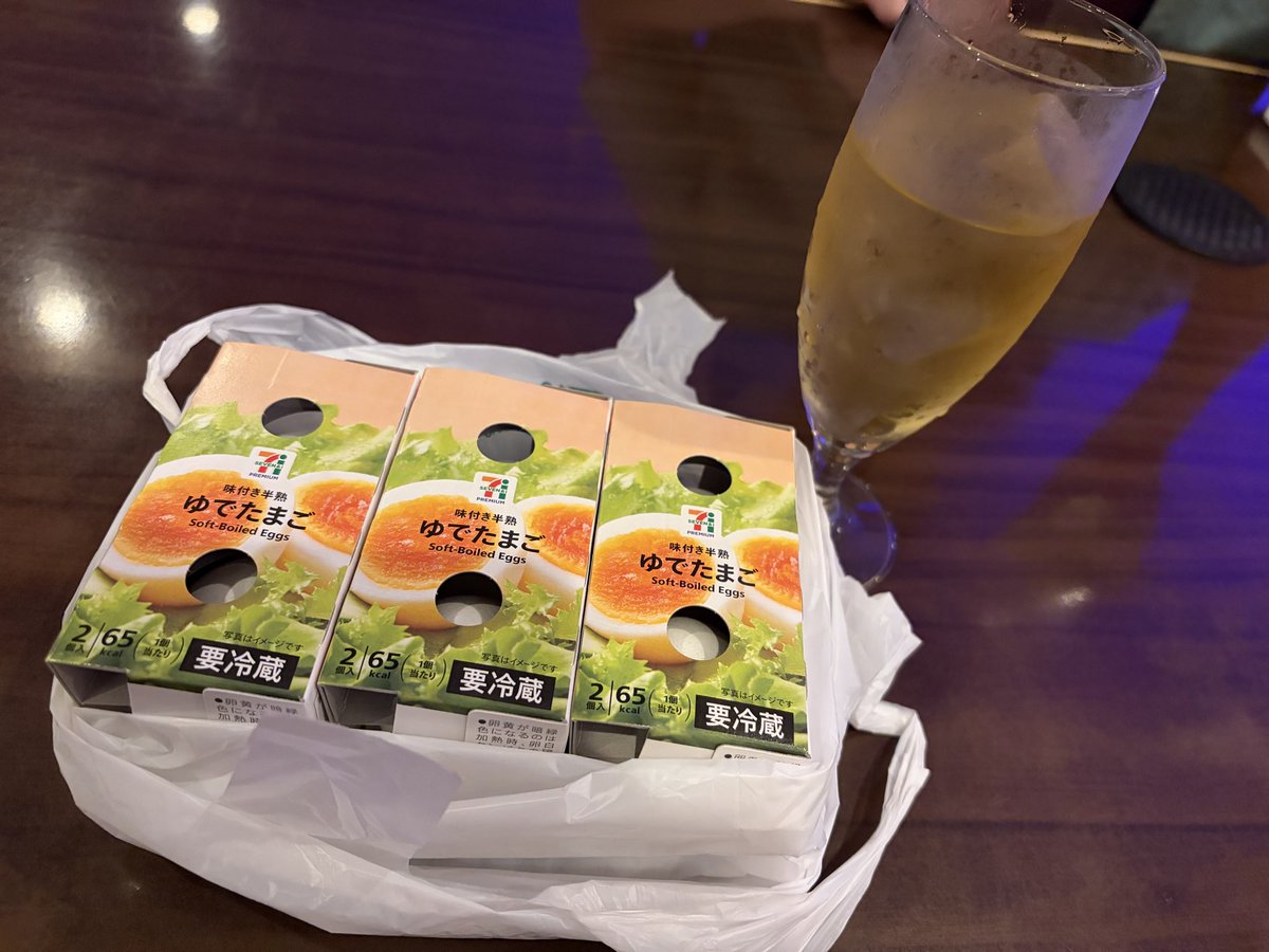 mina___mi1031's tweet photo. 急きょ19時から出勤！レア
出勤すぐに乾杯感謝です、ありがとうございました🫶たまごプレゼント嬉しすぎます🥚❤️

延長クライナーの乾杯盛り上がりました！夜中の急遽ポーカーも楽しかった勝ったり負けたりとあったけども…私も耳つけたい🐶🃏
たくさん乾杯ありがとうございました！

本日も待ってます https://t.co/Yq0ItYWpWe