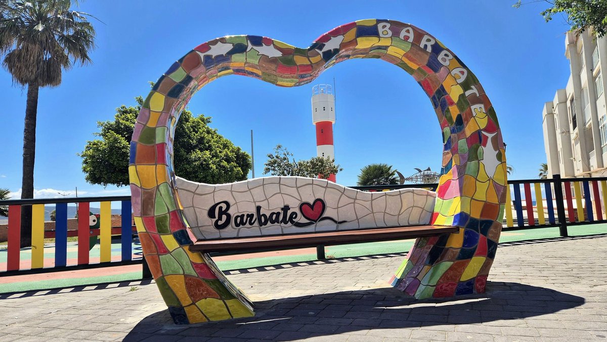 Barbate_Turismo's tweet photo. ¡Buenos días!

¿Quién se hace el #selfie en este banco-corazón❤️?

#Barbate #verano2026 #recuerdos #viajar

@CadizTurismo @TurismoAND @LateCadiz @CEFAPIT 
@guiasviajar @guiadecadiz https://t.co/05jqp6dajY