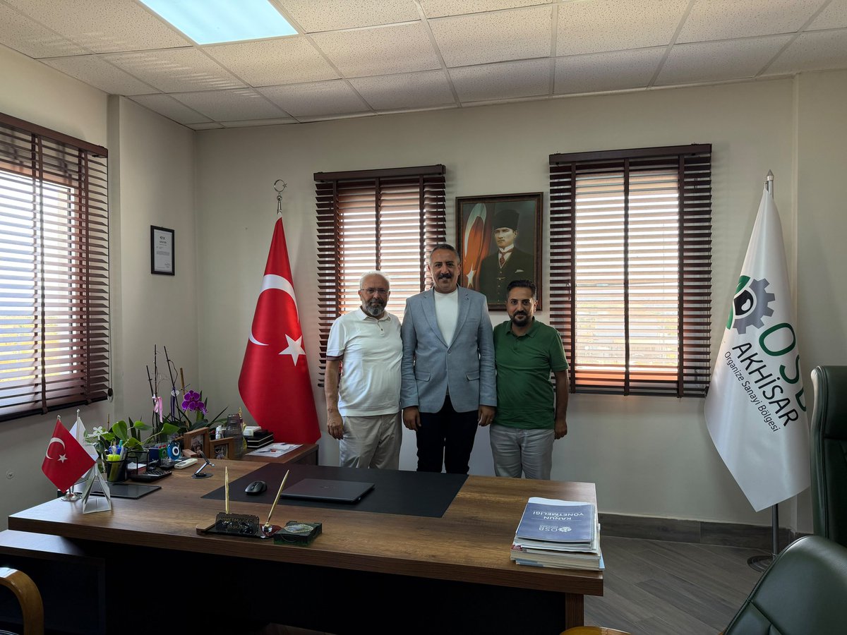 AkhisarOsb's tweet photo. Yönetim Kurulu Başkanımız Ahmet MÜJDECİ, bugün Kervan Gıda Yönetim Kurulu Başkanı Sayın Şükrü BAŞAR ile Kervan Gıda İcra Kurulu Üyesi Sayın Mustafa BAŞAR‘ı Akhisar OSB Müdürlüğünde ağırladı. https://t.co/DQSnMWBgyr