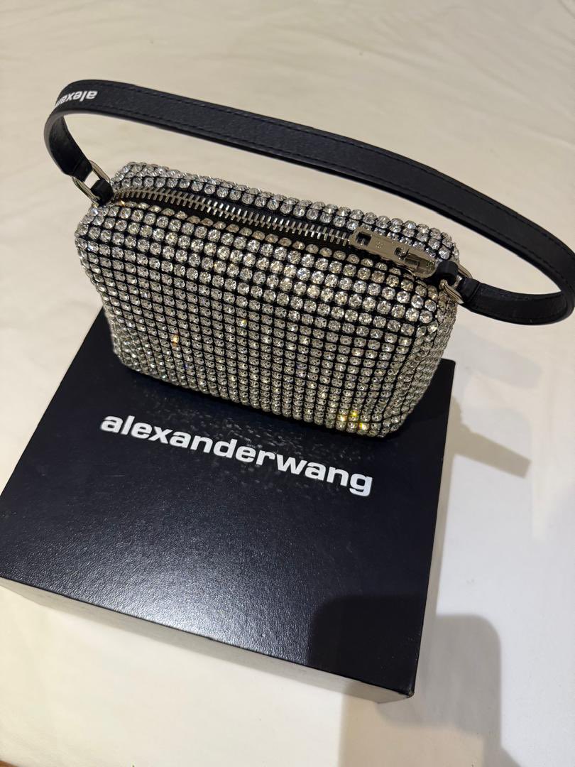 narasconsignmnt's tweet photo. Alexander wang crystal bag
$350
no dust bag, box only
#narasconsignmentstore #alexanderwang #luxurybags #luxurystore https://t.co/D66lw5bSOC
